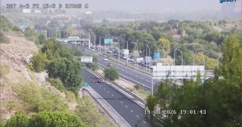 Tráfico Lento en la A-3: Tarde Tranquila en las Carreteras de Madrid Durante la Operación Salida