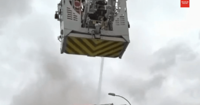 Bomberos Controlan Gran Incendio de Camión en la M-50, Getafe: Todos los Detalles
