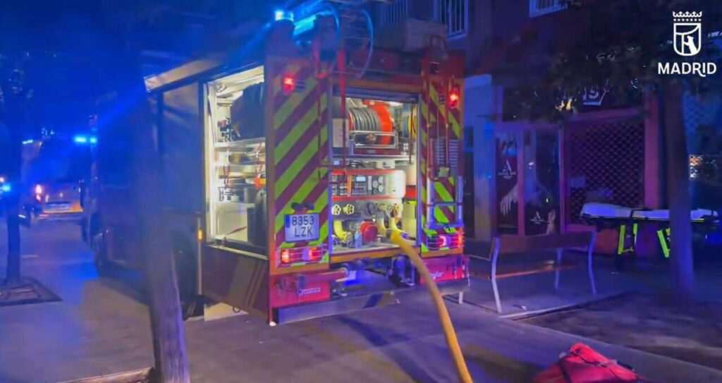 Hombre gravemente herido en dramático incendio en Carabanchel