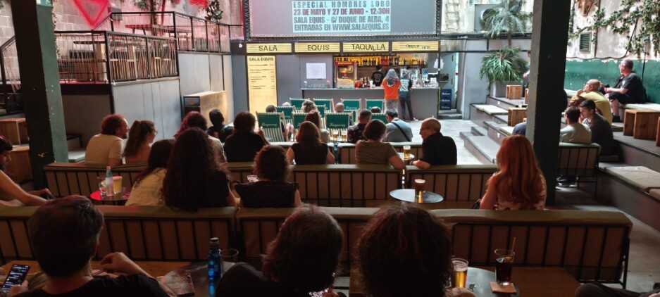 Humor y momias: la divertida experiencia del cine cutre en Madrid