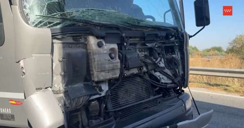 Impactante accidente de camiones en la M-203 deja un herido grave