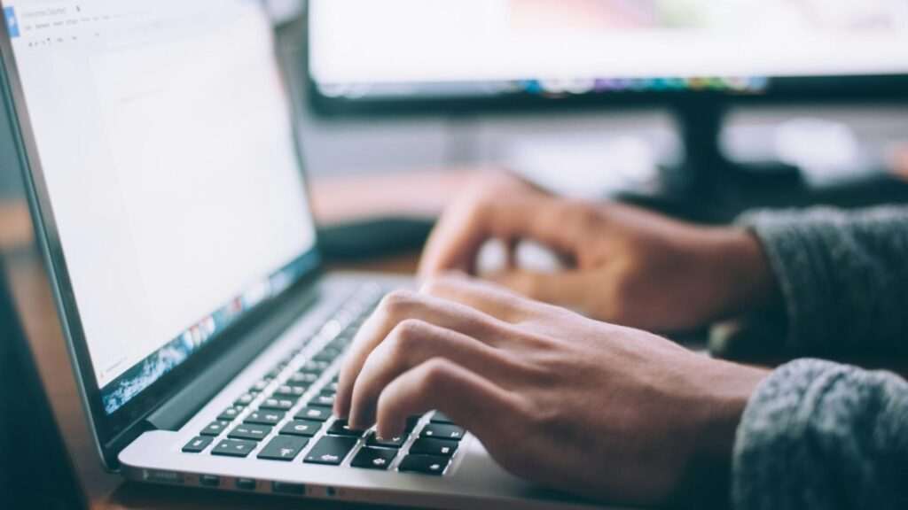 La Comunidad de Madrid capacita gratuitamente en Inteligencia Artificial a vecinos de 149 municipios