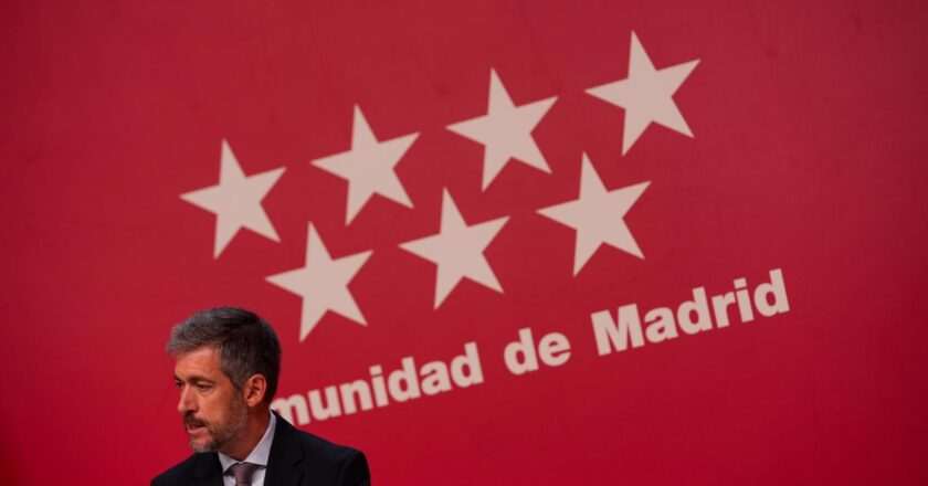 La Comunidad de Madrid homenajea a las 46 víctimas del accidente ferroviario de Adamuz con un emotivo monolito en Atocha
