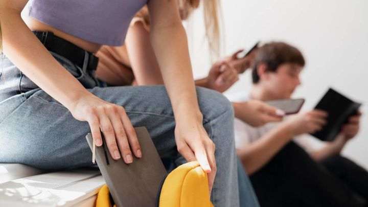 Madrid aumenta las ayudas para capacitación de jóvenes desempleados: cómo obtener hasta 3.000 euros para tus estudios