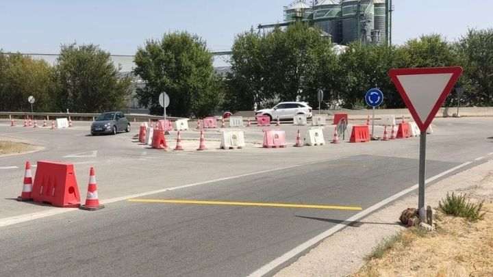 Glorieta Provisional en la M-305 entre Seseña y Aranjuez: Nueva Asfaltado Tras Hundimiento de Acequia