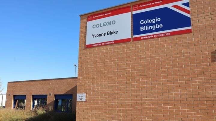 Fuenlabrada exige avances en las obras del colegio Yvonne Blake mientras la Comunidad asegura celeridad en su finalización