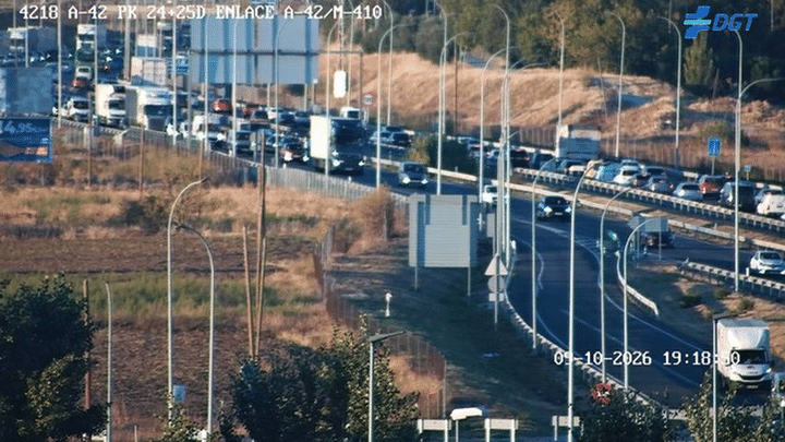 El puente del Pilar 2023 comienza en Madrid con retenciones en las autovías