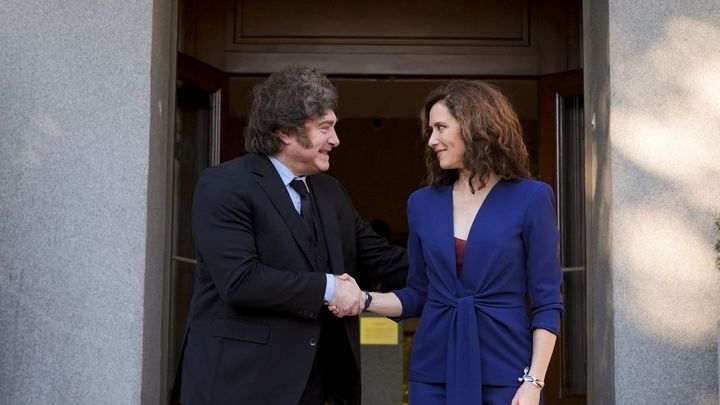 Ayuso recibe a Milei con gran entusiasmo y le invita a la Cumbre Iberoamericana 2023