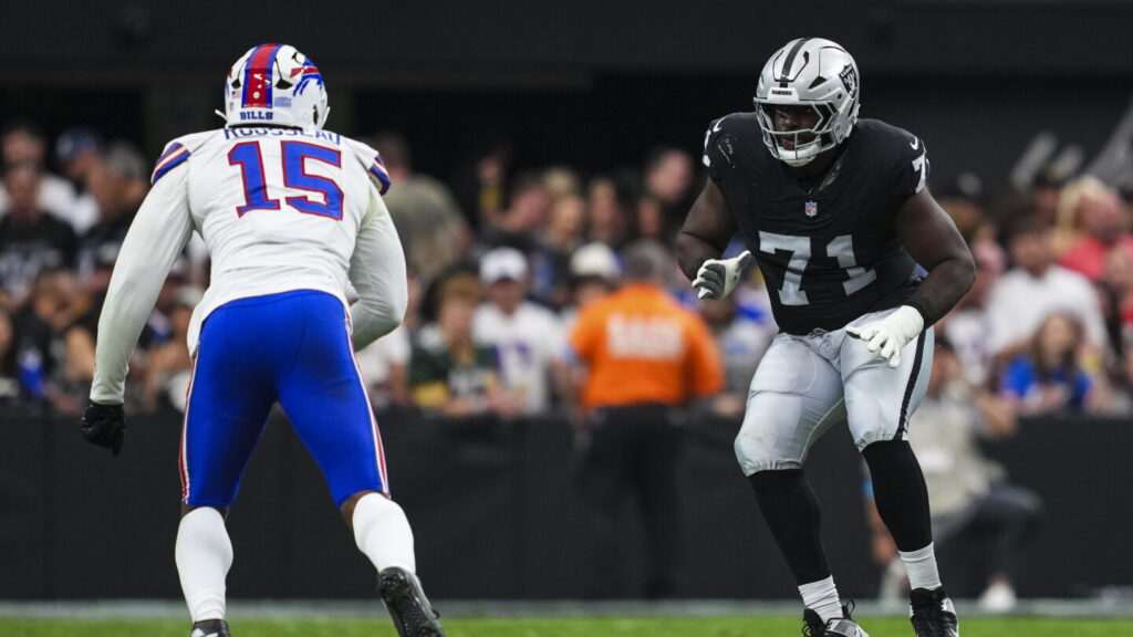 DJ Glaze, de los Raiders, afirma que Sam Franklin de los Bills le escupió, pero lo toma con calma